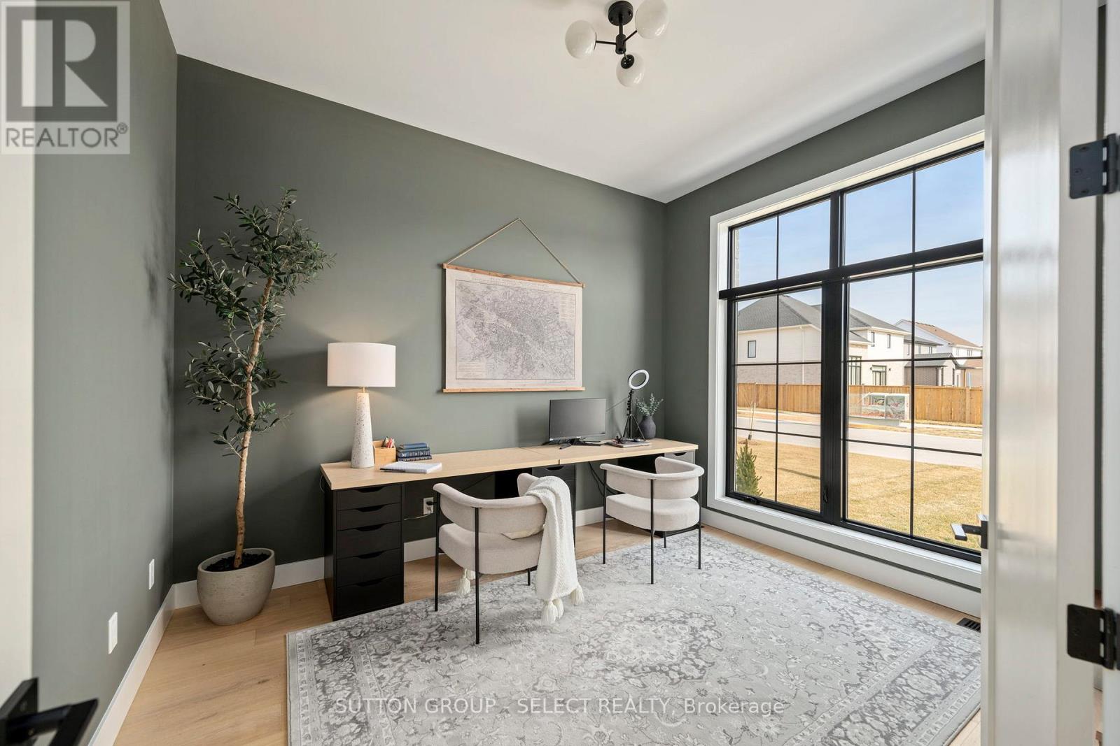 40 Royal Crescent, Southwold, Ontario  N5P 0G5 - Photo 14 - X12529424