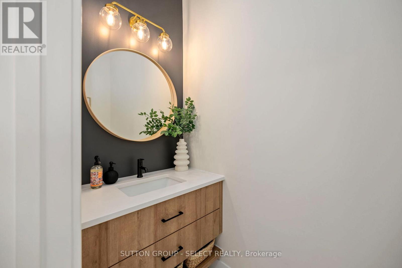 40 Royal Crescent, Southwold, Ontario  N5P 0G5 - Photo 15 - X12529424