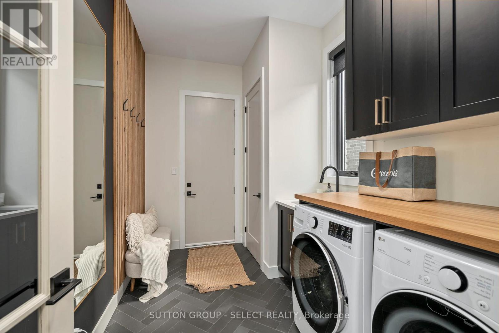 40 Royal Crescent, Southwold, Ontario  N5P 0G5 - Photo 24 - X12529424