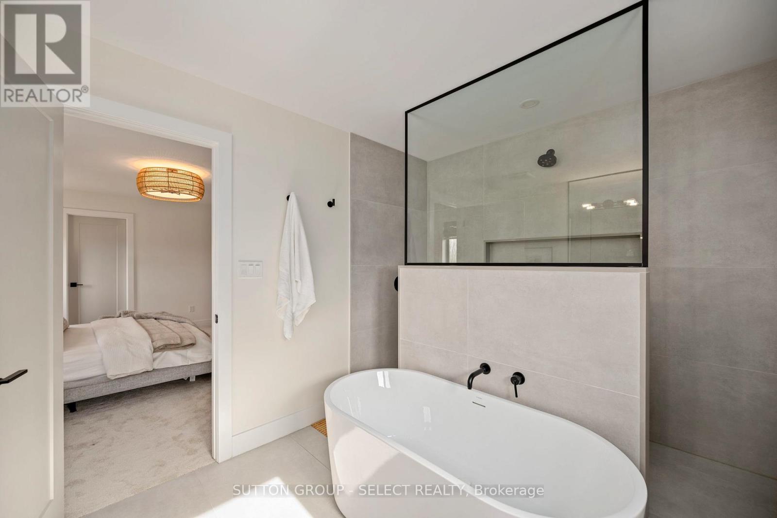 40 Royal Crescent, Southwold, Ontario  N5P 0G5 - Photo 35 - X12529424