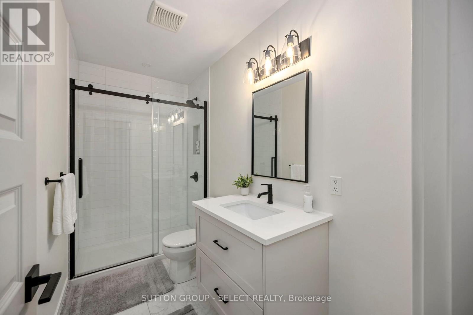 40 Royal Crescent, Southwold, Ontario  N5P 0G5 - Photo 46 - X12529424