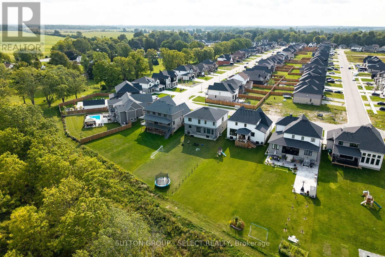 40 Royal Crescent, Southwold, Ontario  N5P 0G5 - Photo 5 - X12529424