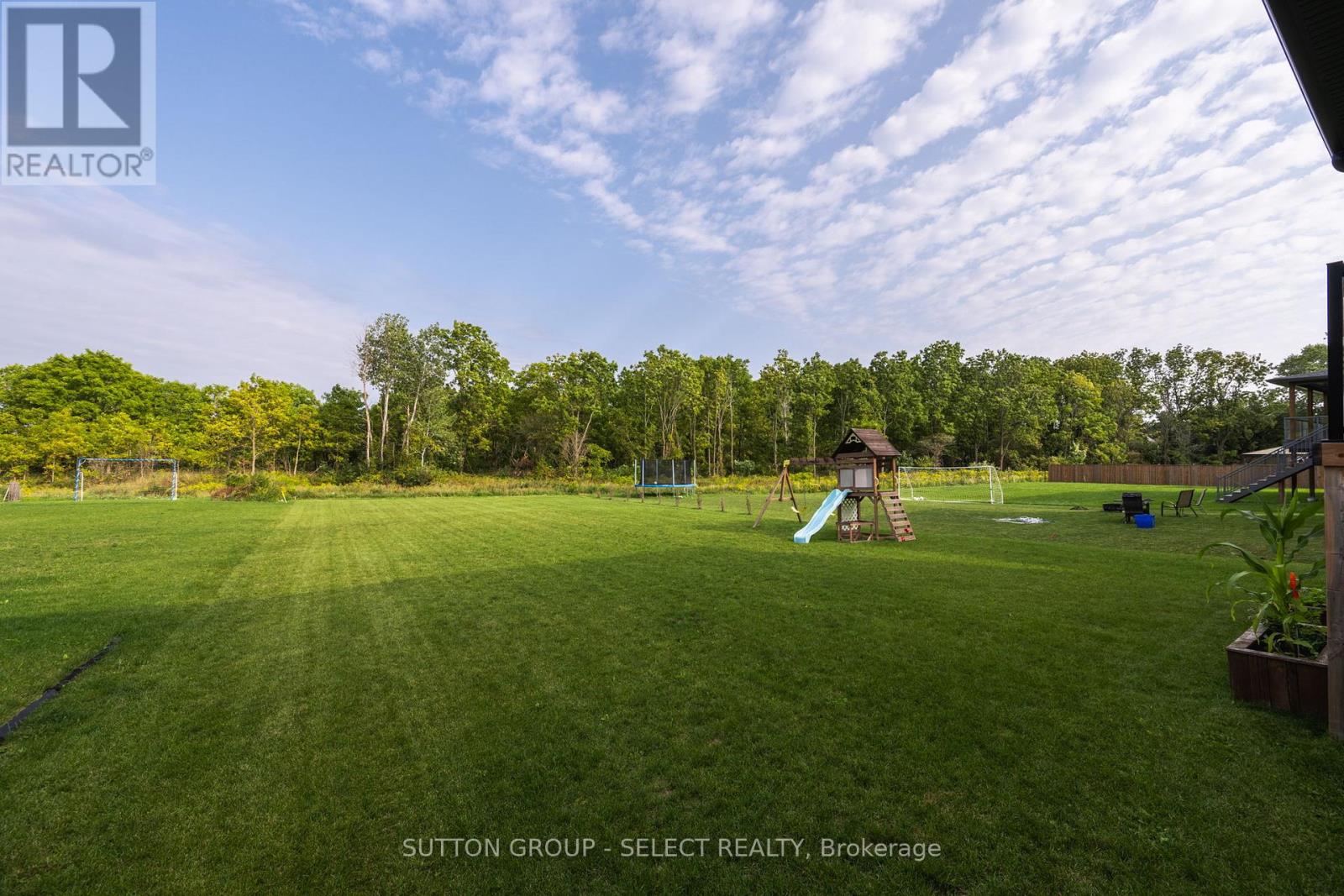 40 Royal Crescent, Southwold, Ontario  N5P 0G5 - Photo 6 - X12529424