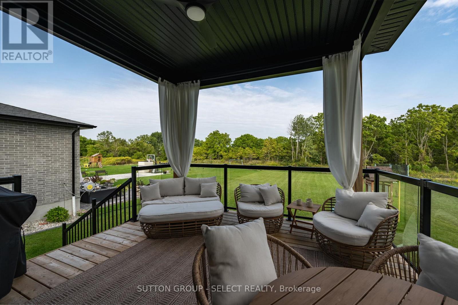 40 Royal Crescent, Southwold, Ontario  N5P 0G5 - Photo 8 - X12529424