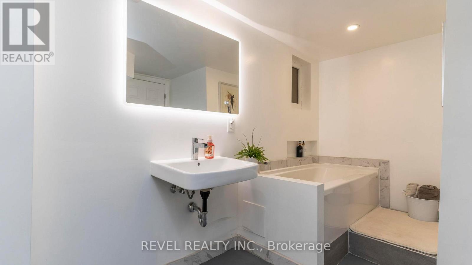 693 Queens Avenue, London East, Ontario  N5W 3H4 - Photo 36 - X12529462