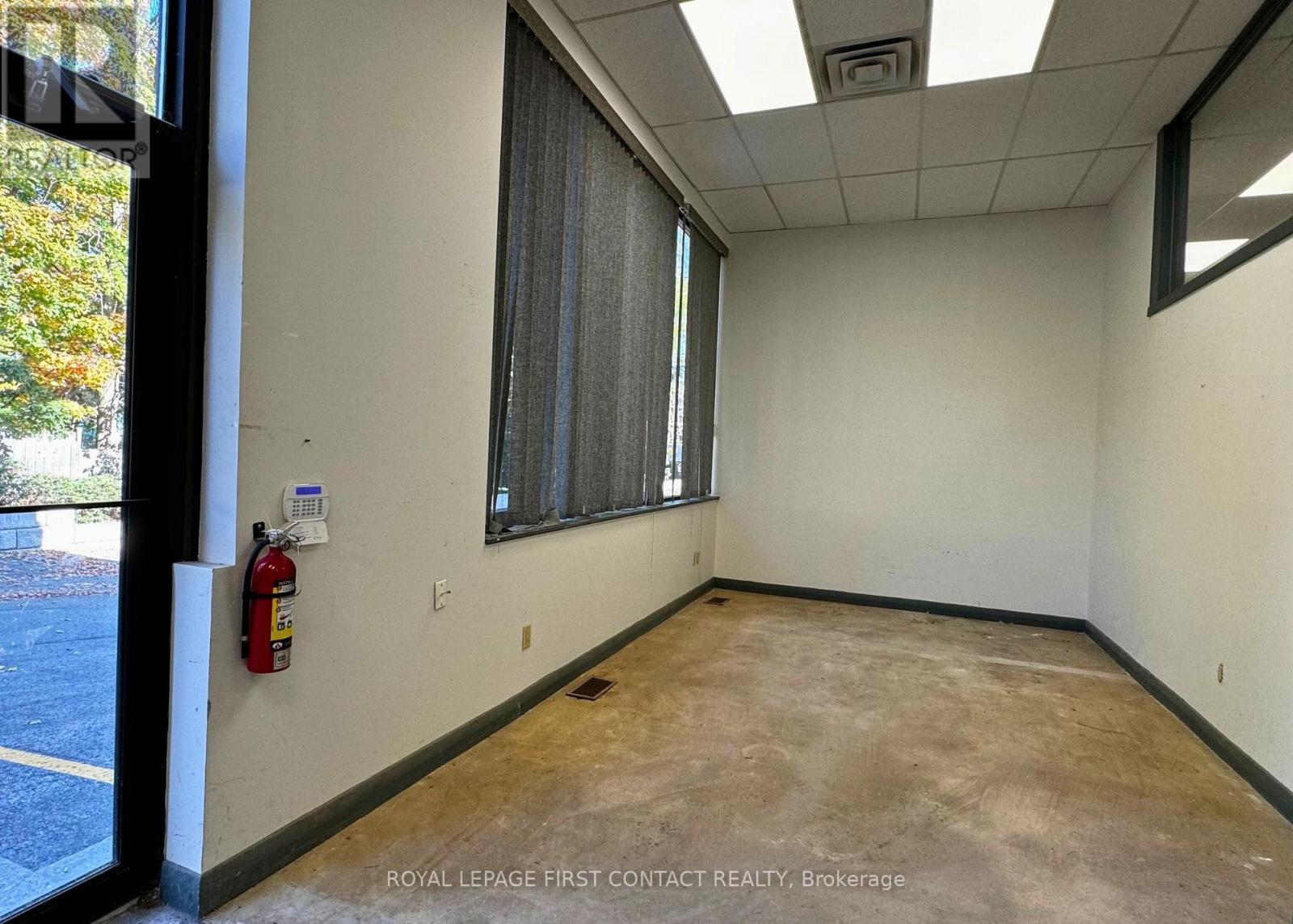 102 - 135 Bayfield Street, Barrie, Ontario  L4M 3B3 - Photo 16 - S12235542