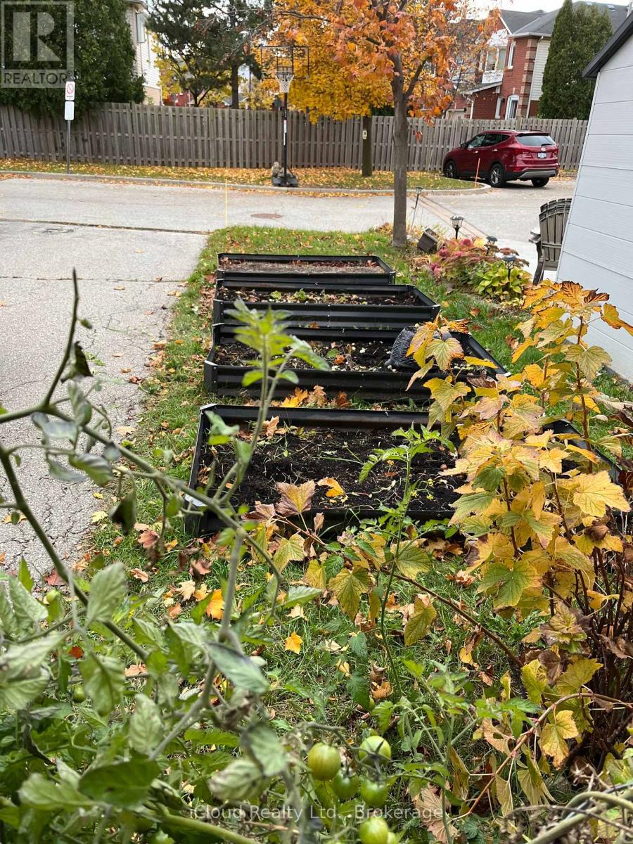 40 Glenashton Drive, Oakville, Ontario  L6H 6G2 - Photo 24 - W12509894