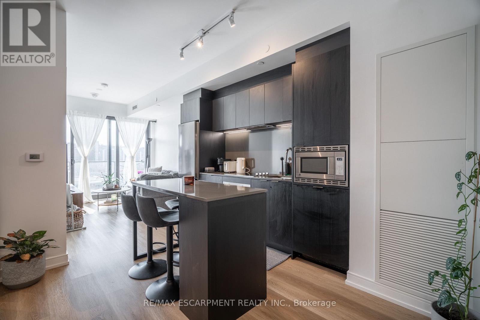 1504 - 1 Jarvis Street, Hamilton, Ontario  L8R 0A8 - Photo 3 - X12528264