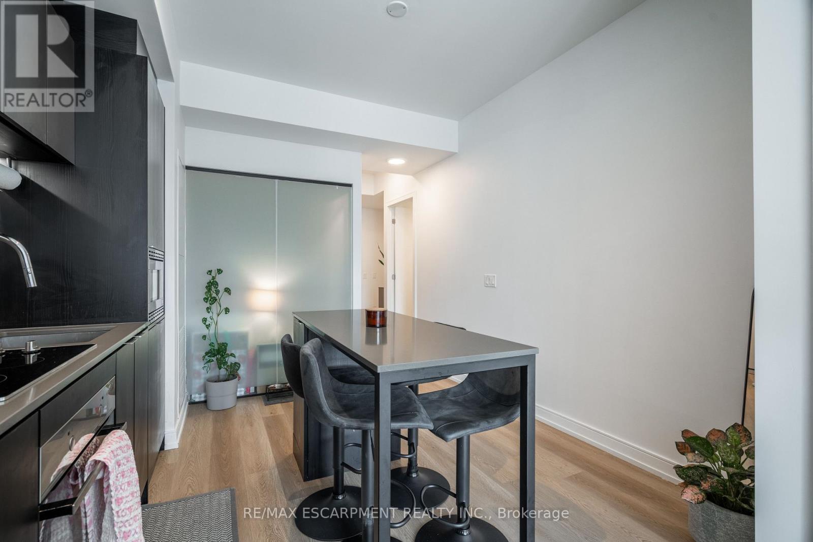 1504 - 1 Jarvis Street, Hamilton, Ontario  L8R 0A8 - Photo 6 - X12528264