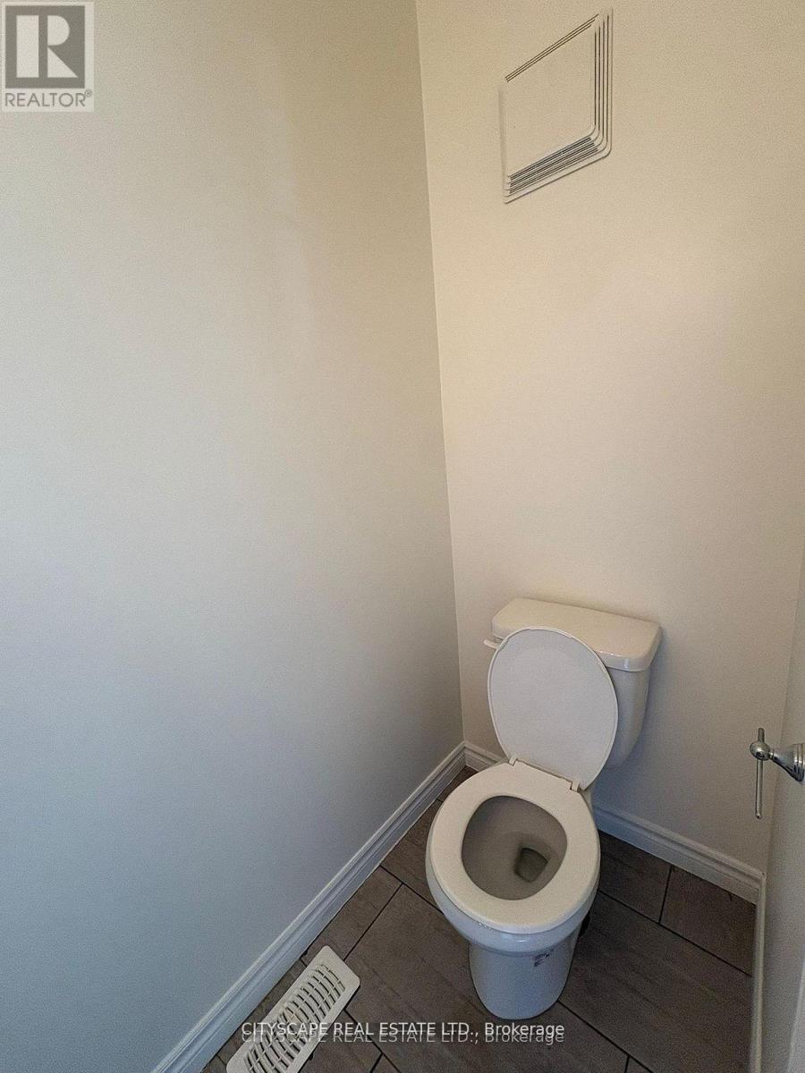 11 - 10 Dufferin Street, Norwich, Ontario  N0J 1P0 - Photo 17 - X12529192