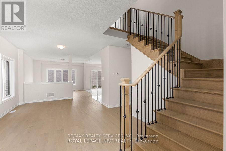 106 Palace Street, Thorold, Ontario  L2V 0N3 - Photo 2 - X12529220