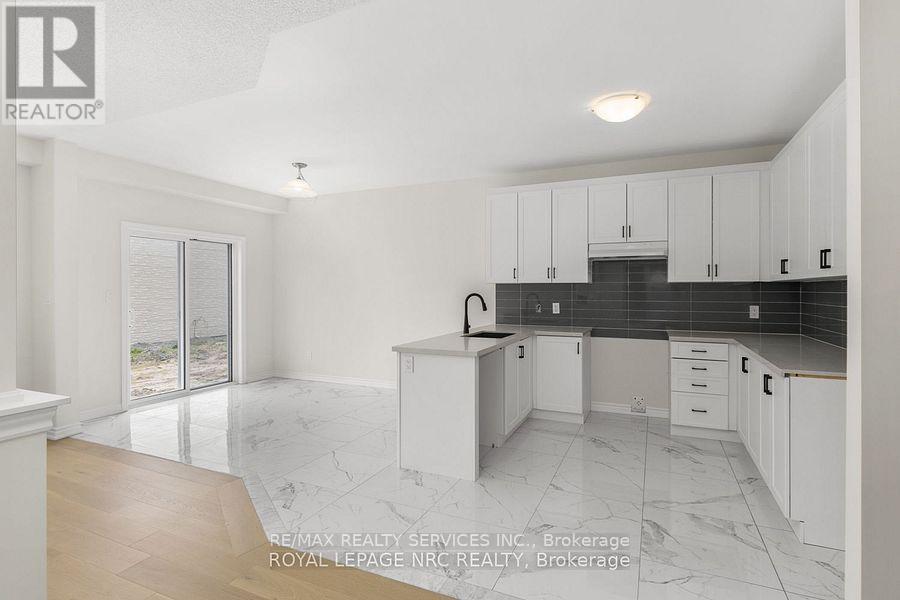 106 Palace Street, Thorold, Ontario  L2V 0N3 - Photo 3 - X12529220