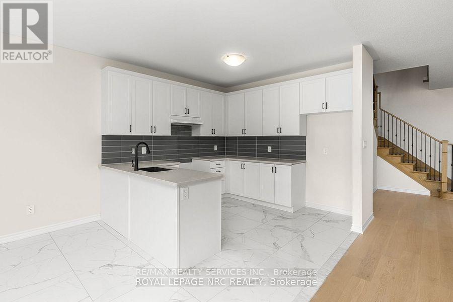 106 Palace Street, Thorold, Ontario  L2V 0N3 - Photo 4 - X12529220