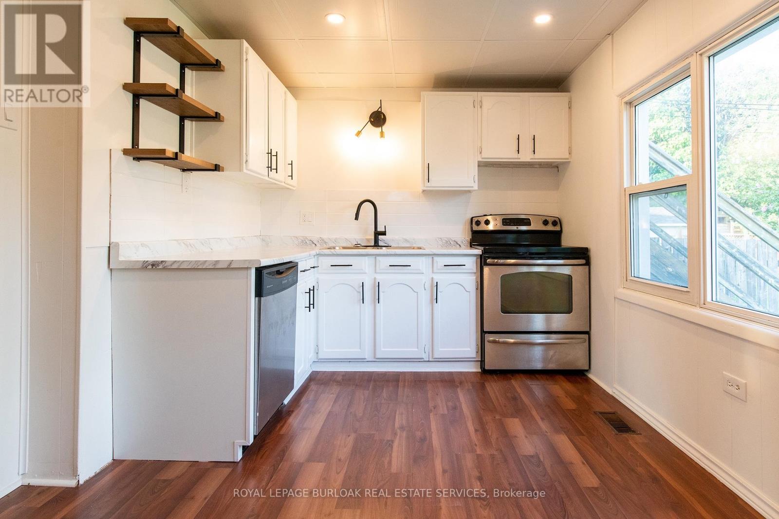 49 Province Street S, Hamilton, Ontario  L8K 2K7 - Photo 7 - X12529244