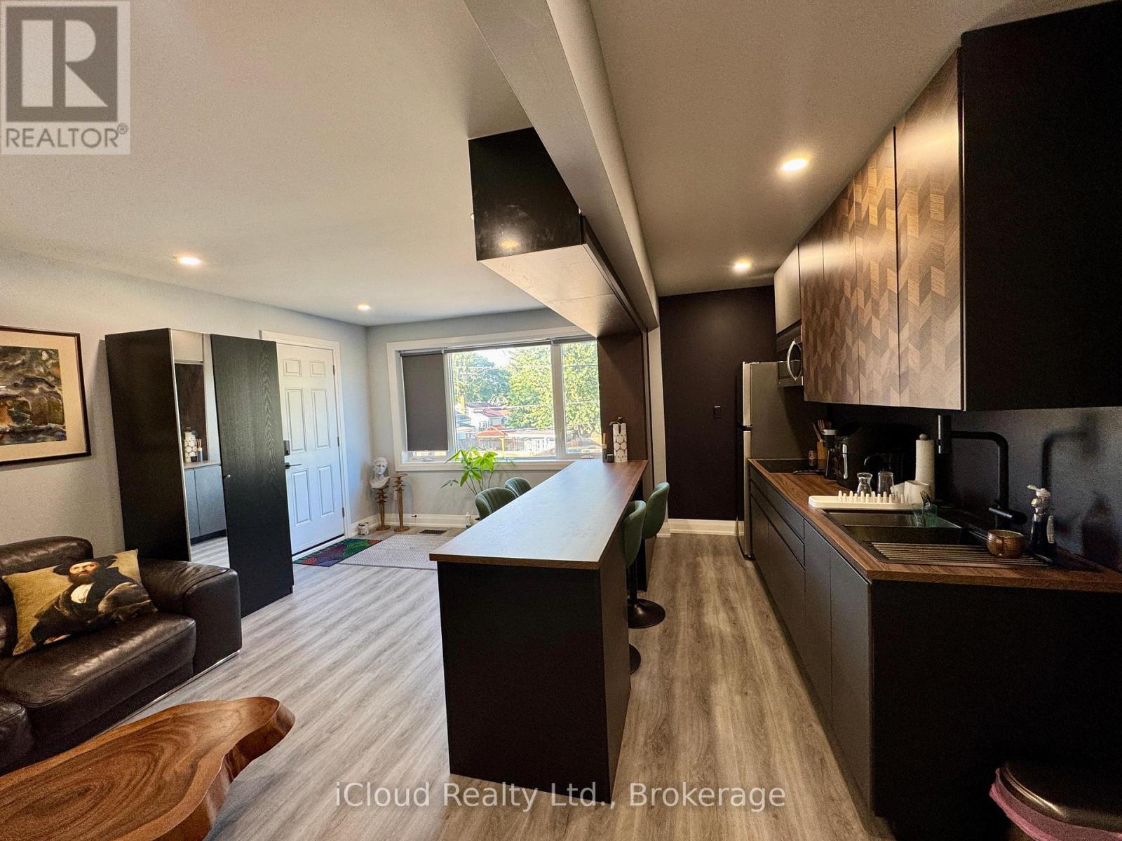 78 Melvin Avenue, Hamilton, Ontario  L8H 2J5 - Photo 3 - X12529360