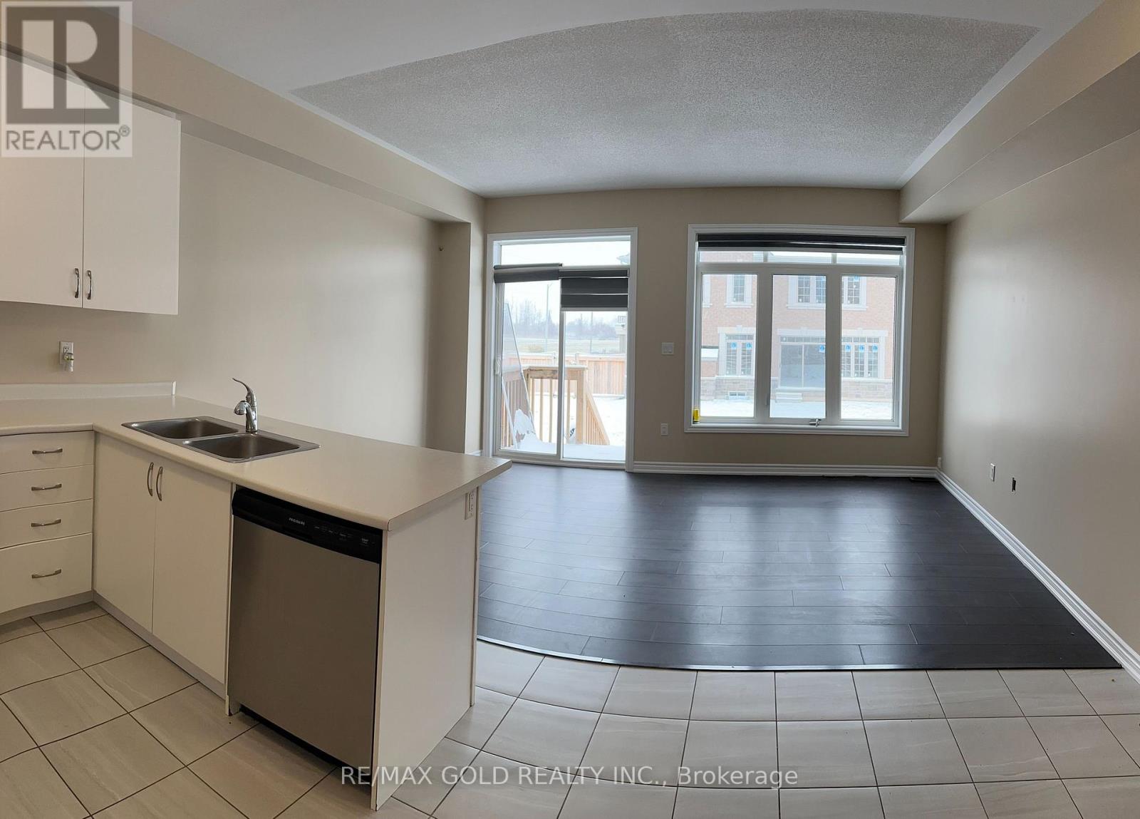 2242 Grainger Loop, Innisfil, Ontario  L9S 0N1 - Photo 3 - N12418639