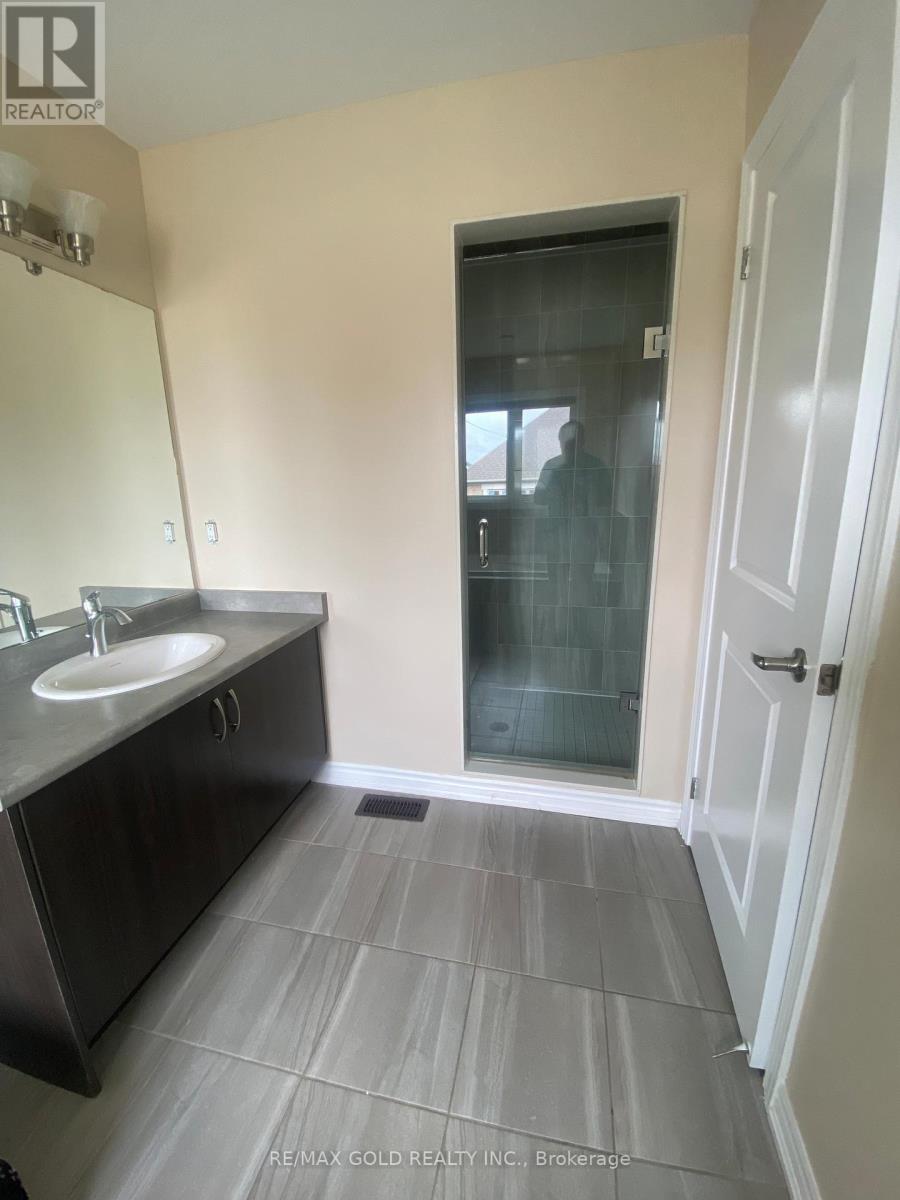 2242 Grainger Loop, Innisfil, Ontario  L9S 0N1 - Photo 7 - N12418639