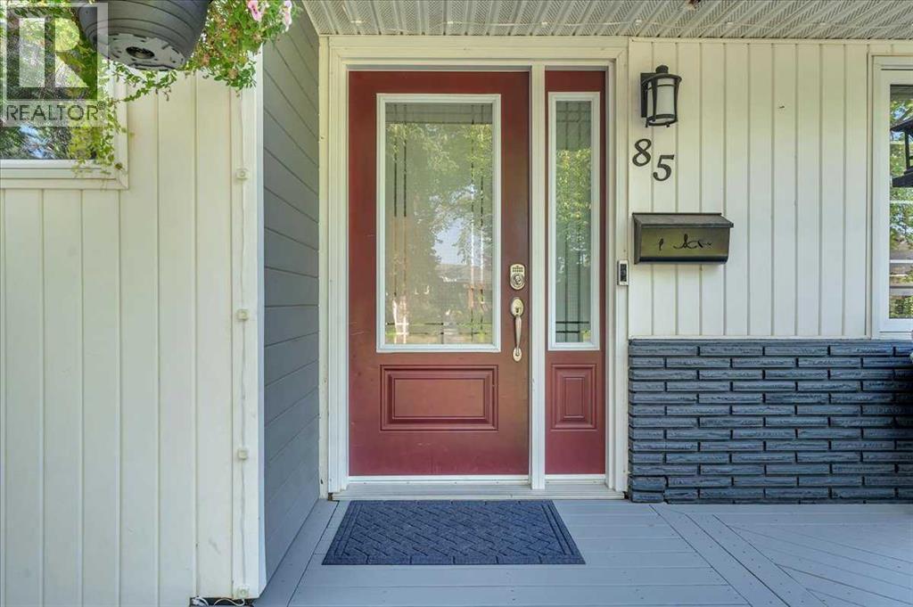85 Warwick Drive Sw, Calgary, Alberta  T3C 2R5 - Photo 7 - A2254403