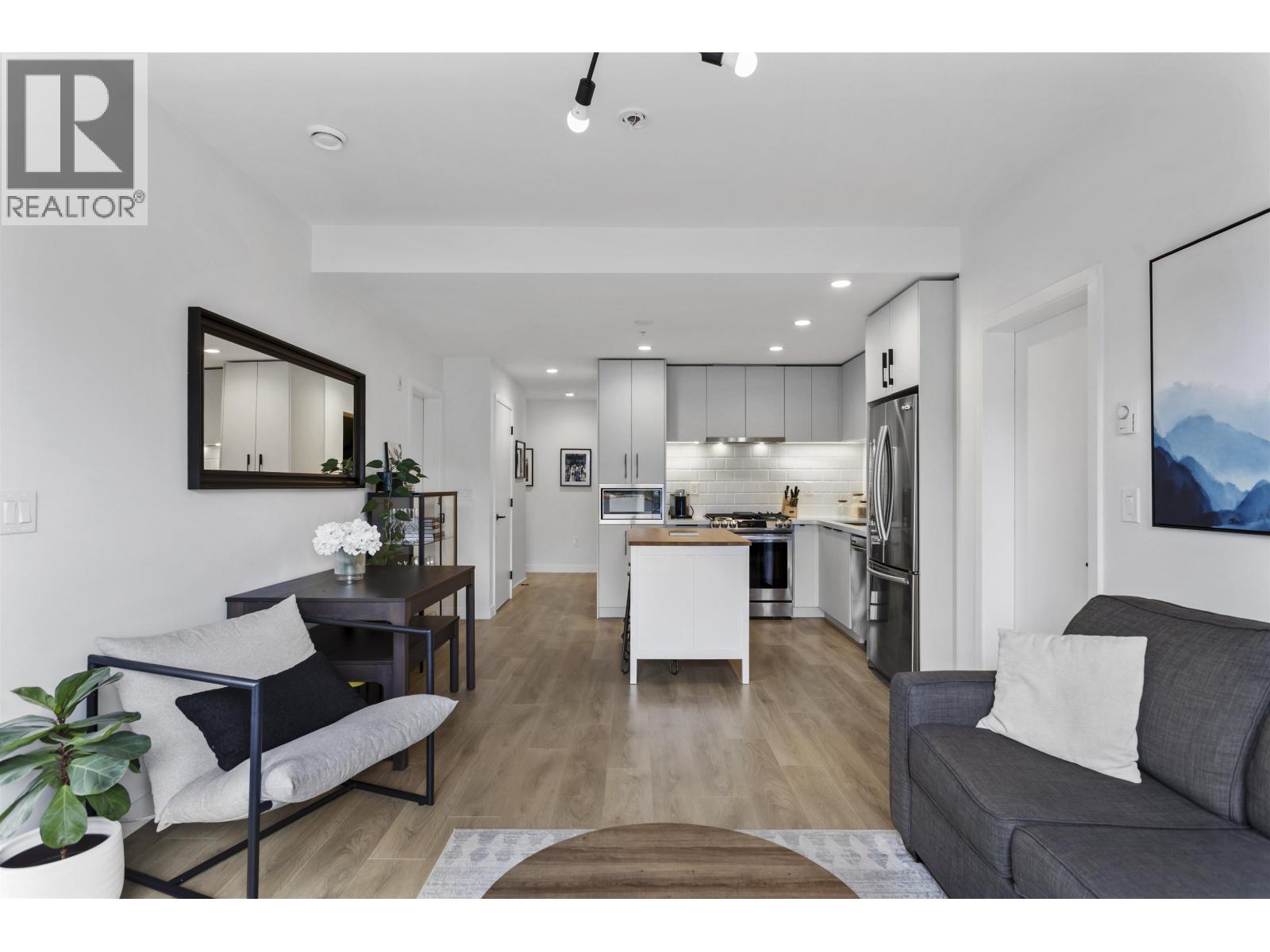 301 3018 St George Street, Port Moody, British Columbia V3H 0L4 - Photo 2 - R3060984