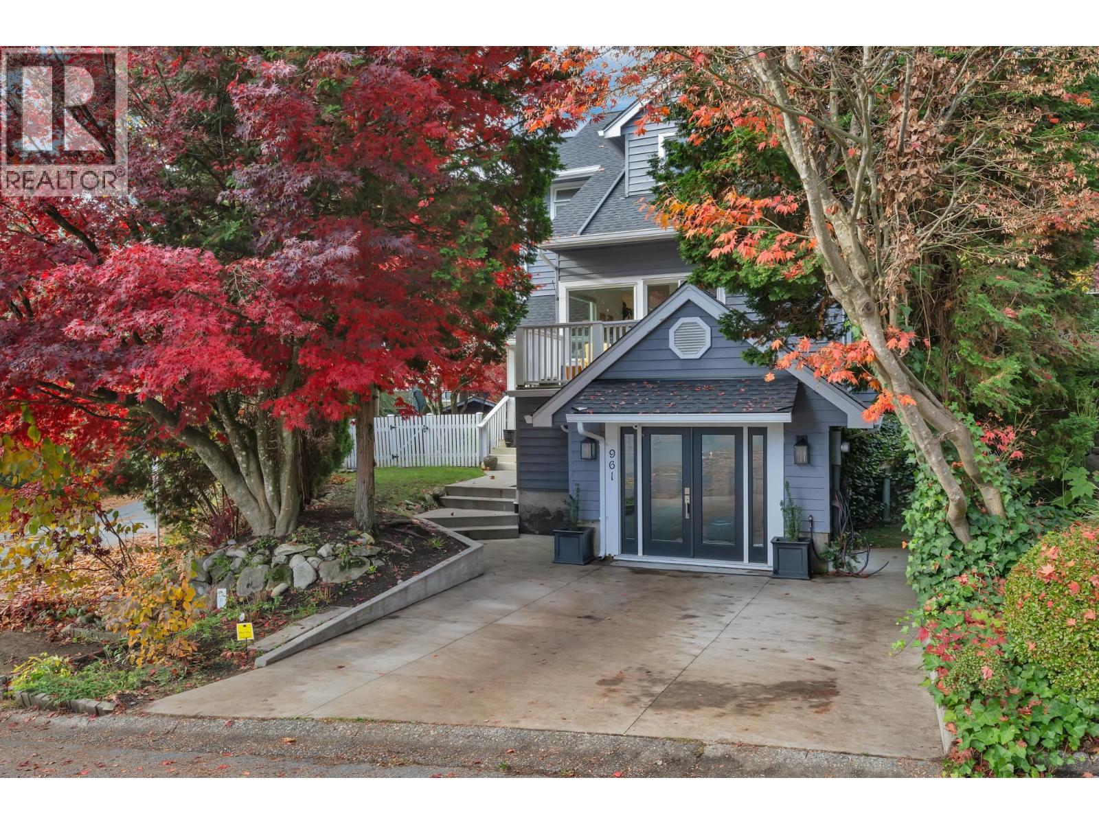 961 NOONS CREEK DRIVE, Port Moody, British Columbia