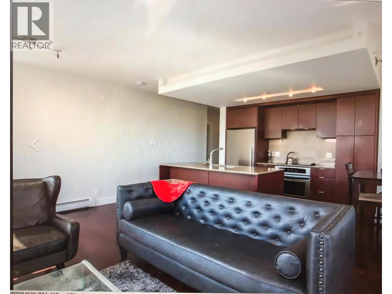 304 158 W 13th Street, North Vancouver, British Columbia  V7M 0A7 - Photo 2 - R3066118