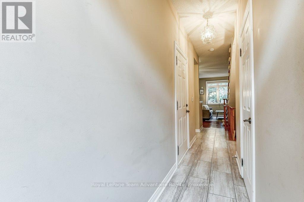 929 Creekfront Way, Newmarket, Ontario  L3Y 8T4 - Photo 3 - N12528992