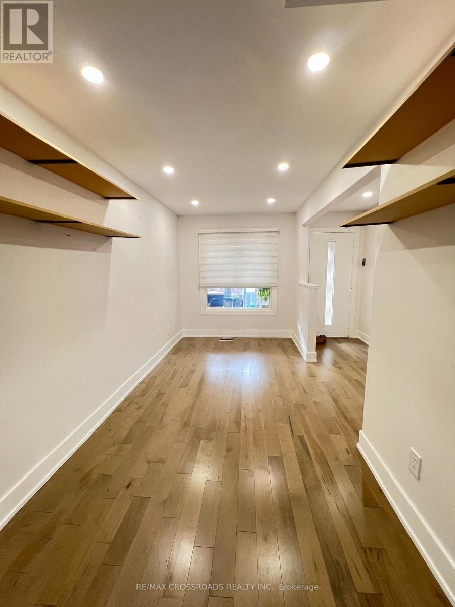 93 Barnwell Drive, Toronto, Ontario  M1V 1Z1 - Photo 4 - E12449517