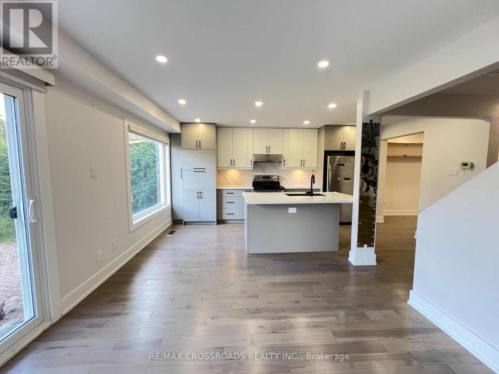 93 Barnwell Drive, Toronto, Ontario  M1V 1Z1 - Photo 8 - E12449517