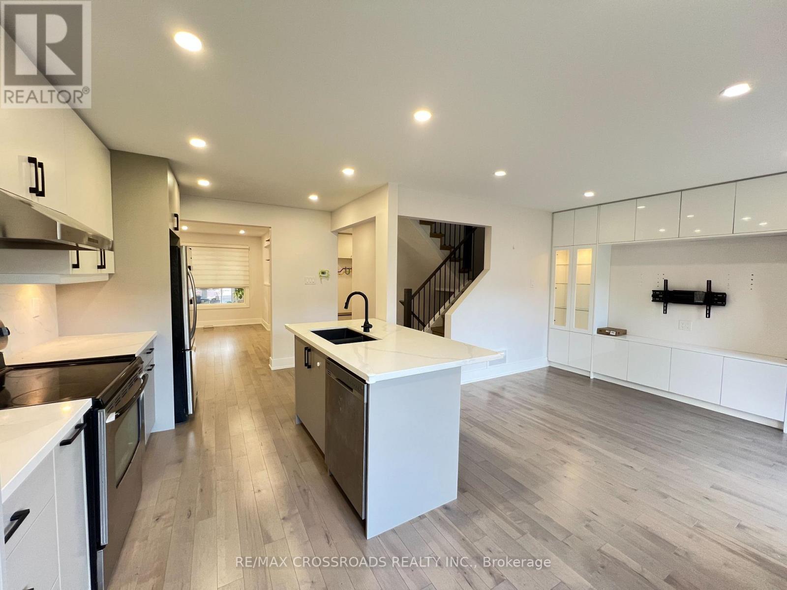 93 Barnwell Drive, Toronto, Ontario  M1V 1Z1 - Photo 10 - E12449517