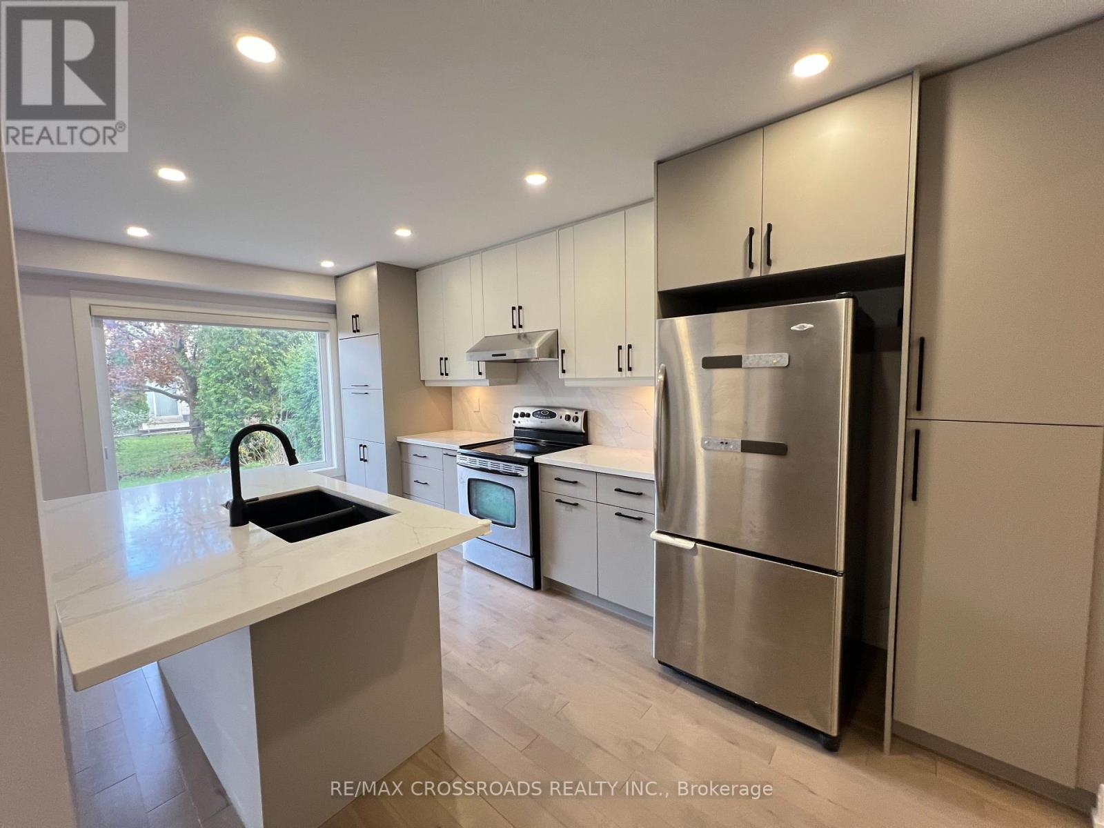 93 Barnwell Drive, Toronto, Ontario  M1V 1Z1 - Photo 5 - E12449517