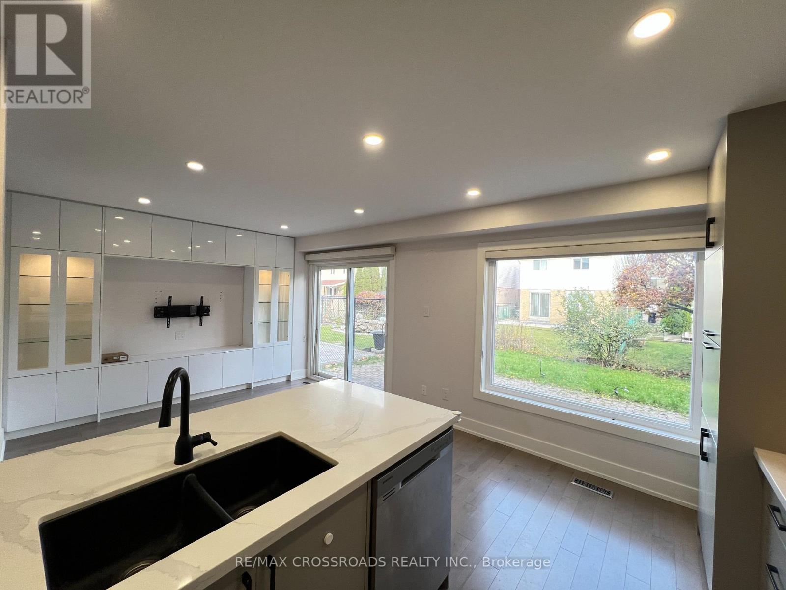 93 Barnwell Drive, Toronto, Ontario  M1V 1Z1 - Photo 6 - E12449517