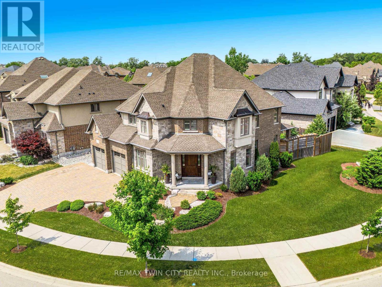 546 Manor Ridge Crescent, Waterloo, Ontario  N2K 0B4 - Photo 4 - X12241498