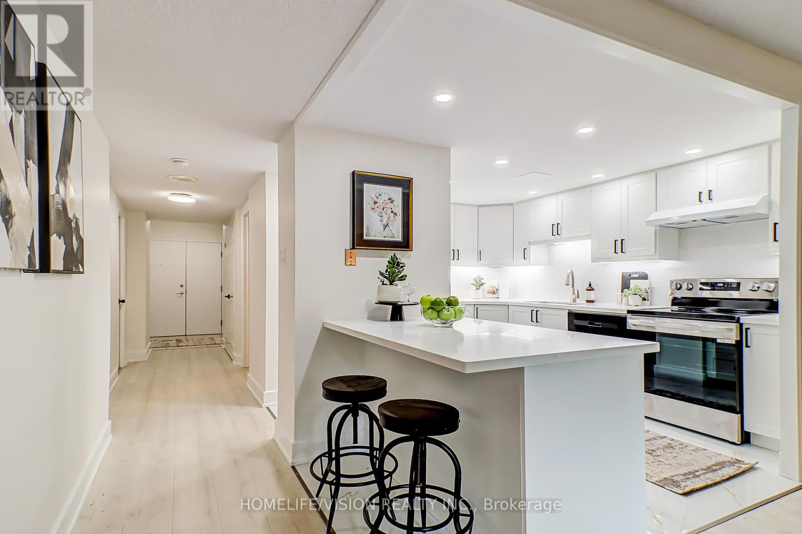 207 - 131 BEECROFT ROAD, Toronto, Ontario