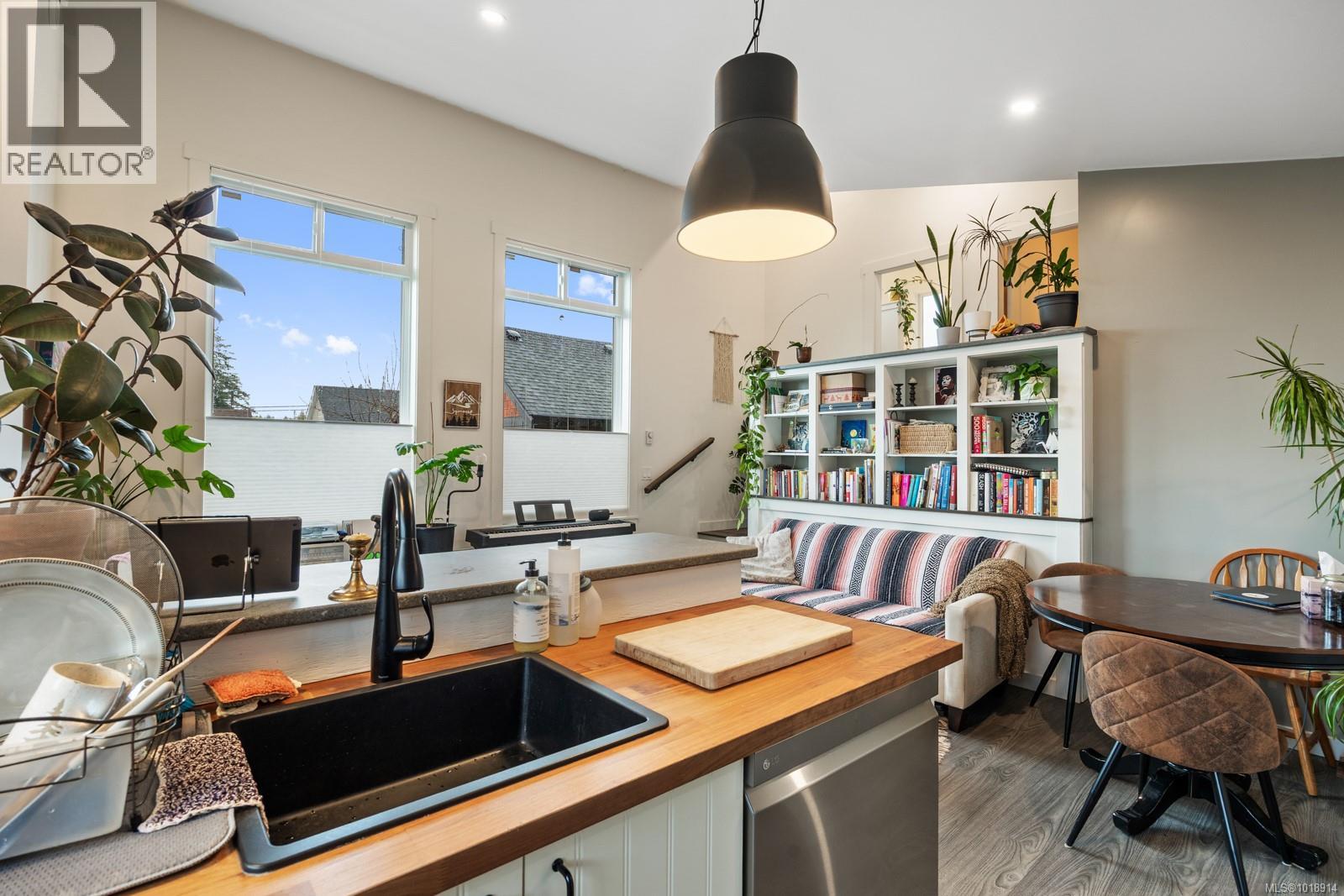 3328 Third St, Cumberland, British Columbia  V0R 1S0 - Photo 7 - 1018914