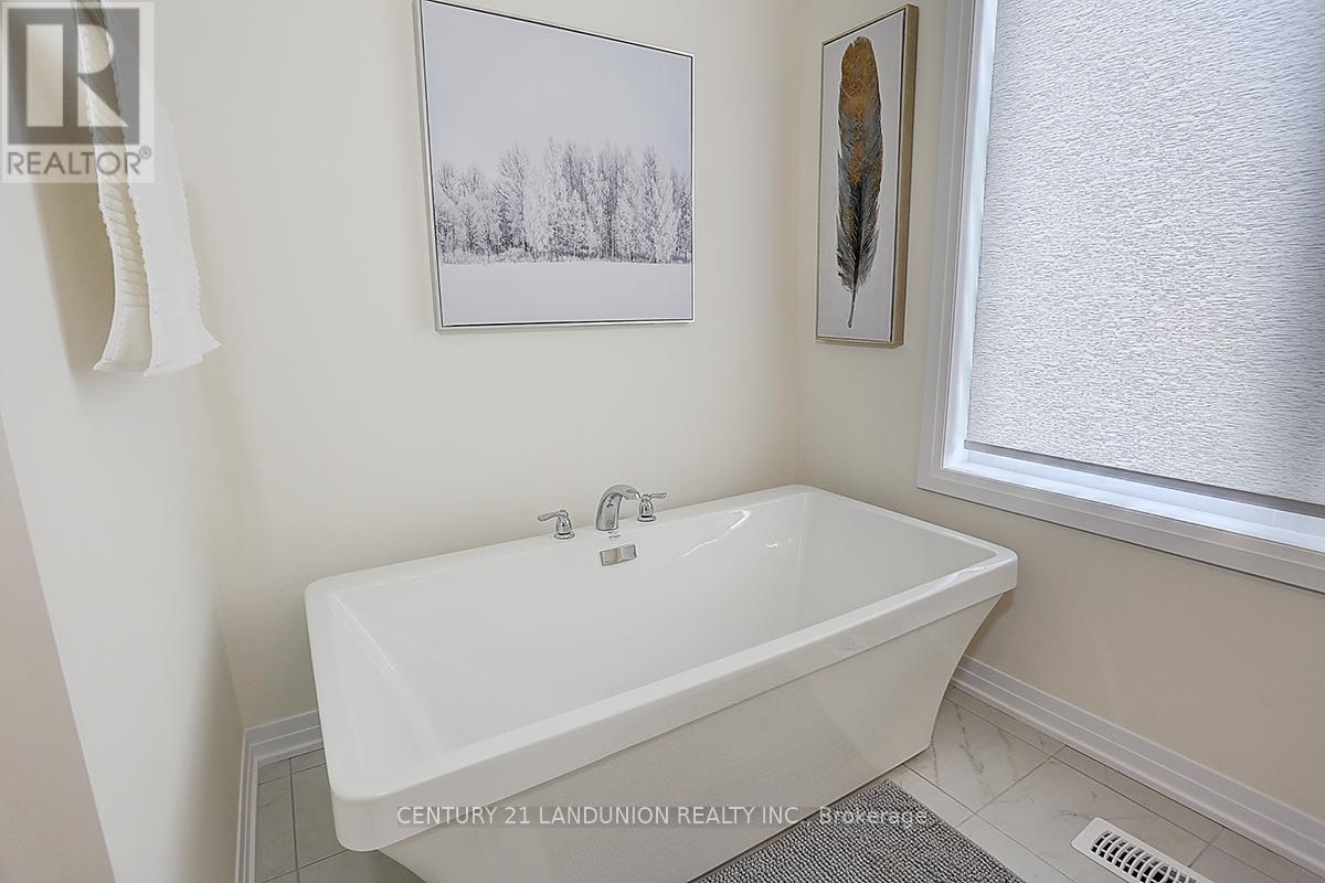 51 Kahshe Lane, Richmond Hill, Ontario  L4S 0N9 - Photo 14 - N12527118