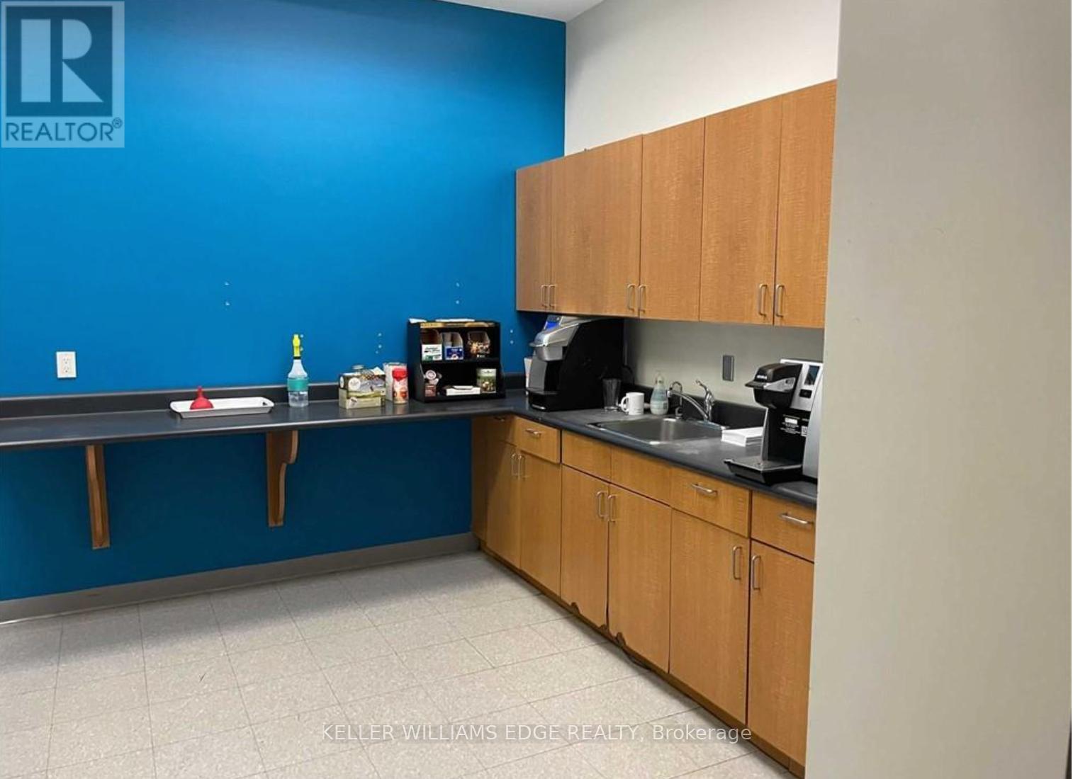 2305 Wyecroft Road, Oakville, Ontario  L6L 6R2 - Photo 3 - W12517452