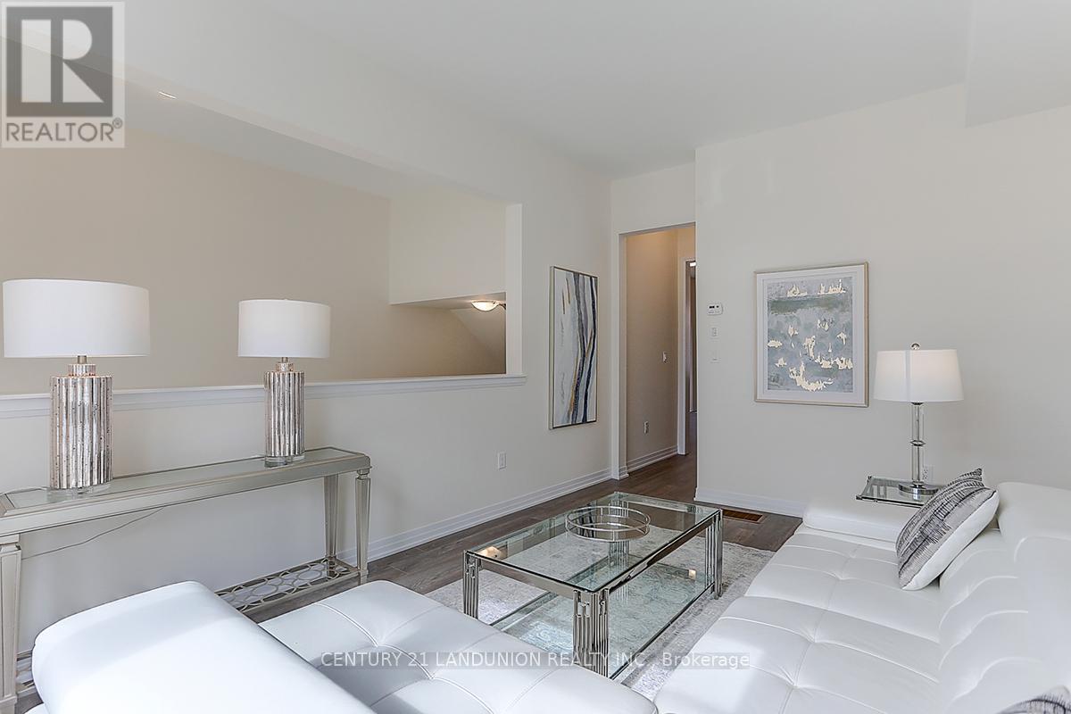 51 Kahshe Lane, Richmond Hill, Ontario  L4S 0N9 - Photo 3 - N12527118