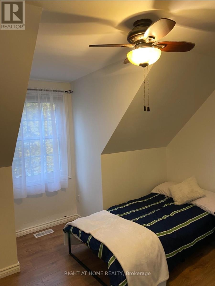 34 Peachtree Crescent, Cambridge, Ontario  N1S 4W5 - Photo 3 - X12527434