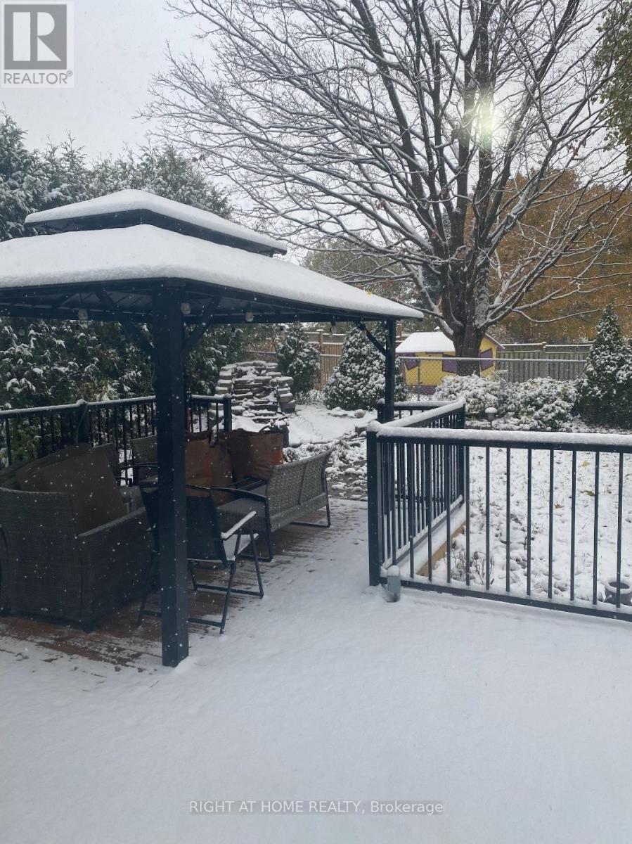 34 Peachtree Crescent, Cambridge, Ontario  N1S 4W5 - Photo 5 - X12527434