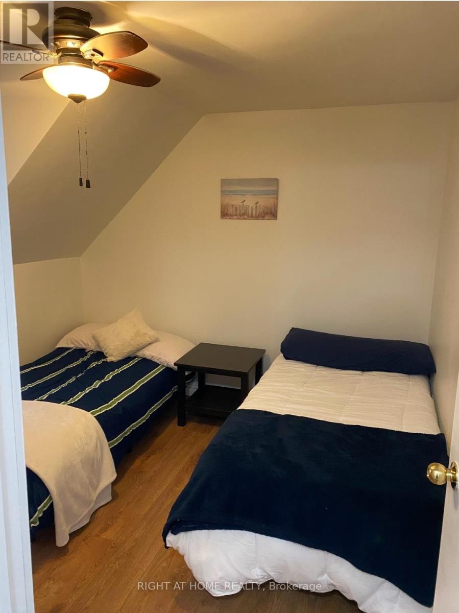 34 Peachtree Crescent, Cambridge, Ontario  N1S 4W5 - Photo 4 - X12527434