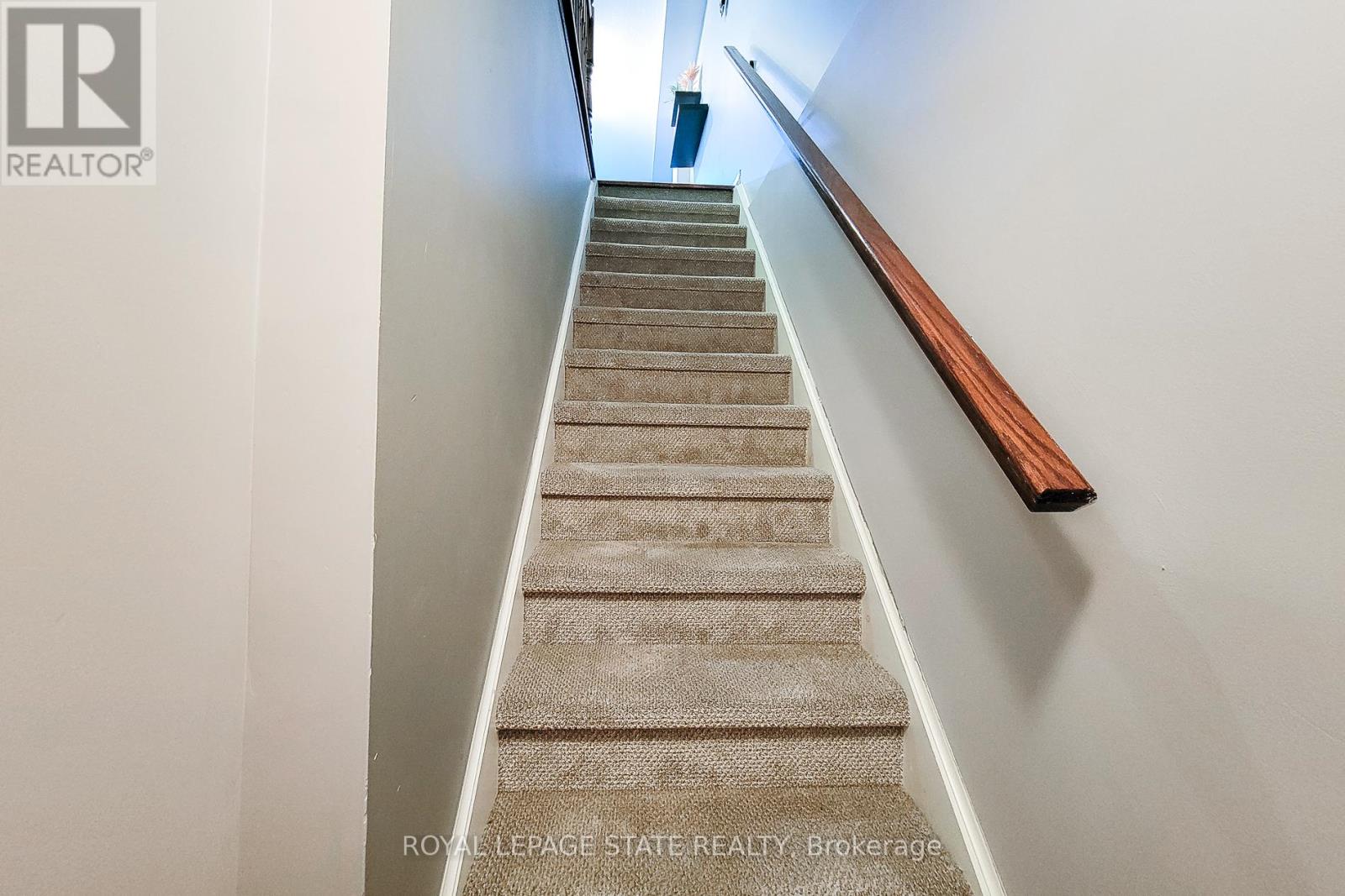 110 Marina Point Crescent, Hamilton, Ontario  L8E 0E4 - Photo 37 - X12528710