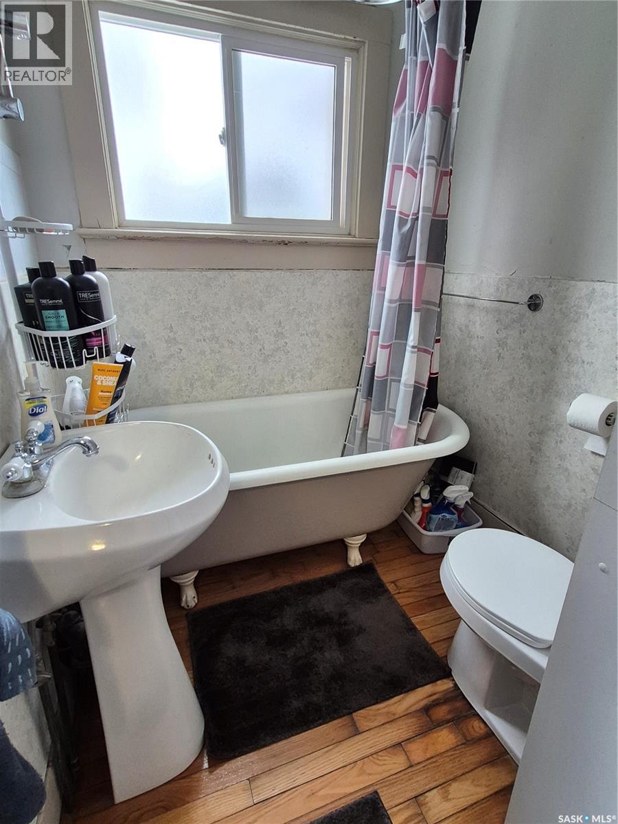 212 7th Street Ne, Weyburn, Saskatchewan  S4H 1C4 - Photo 11 - SK023760