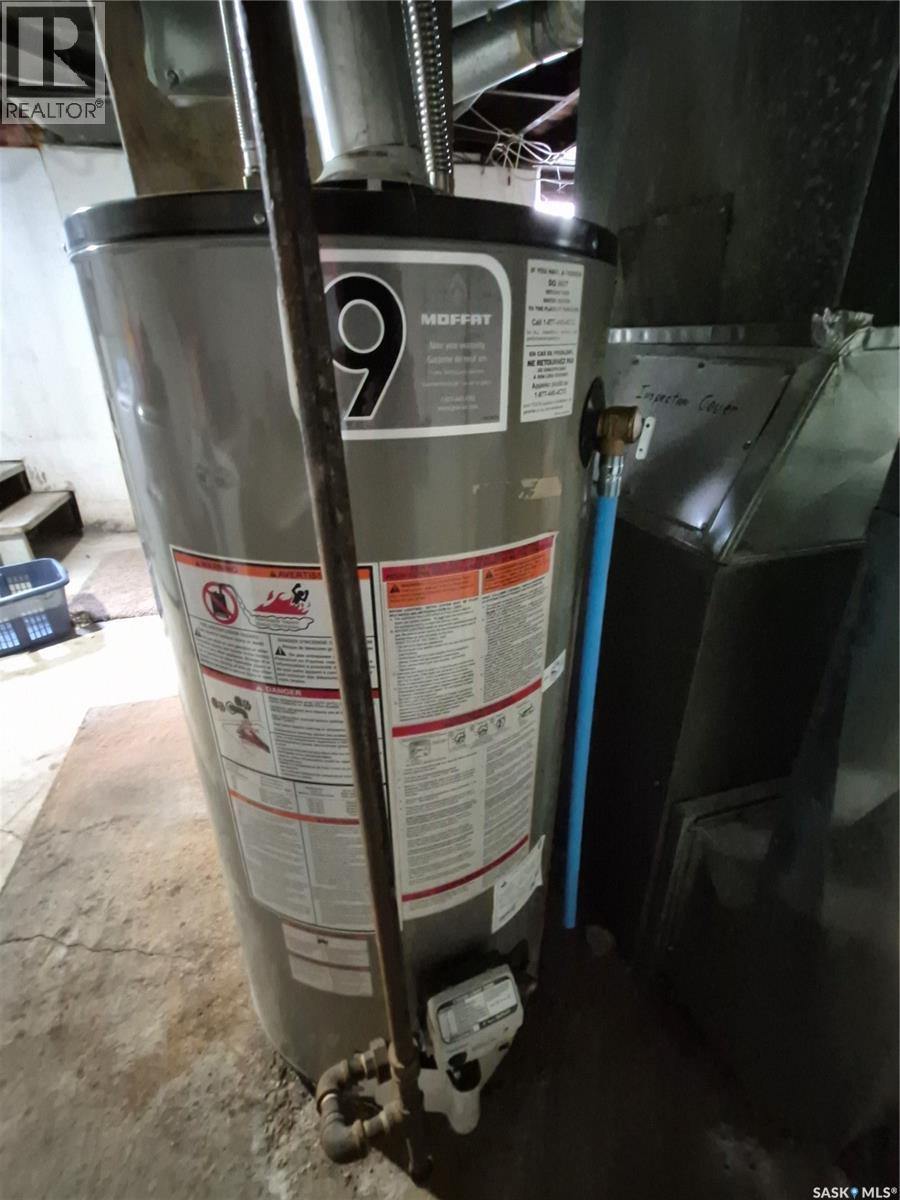 212 7th Street Ne, Weyburn, Saskatchewan  S4H 1C4 - Photo 14 - SK023760