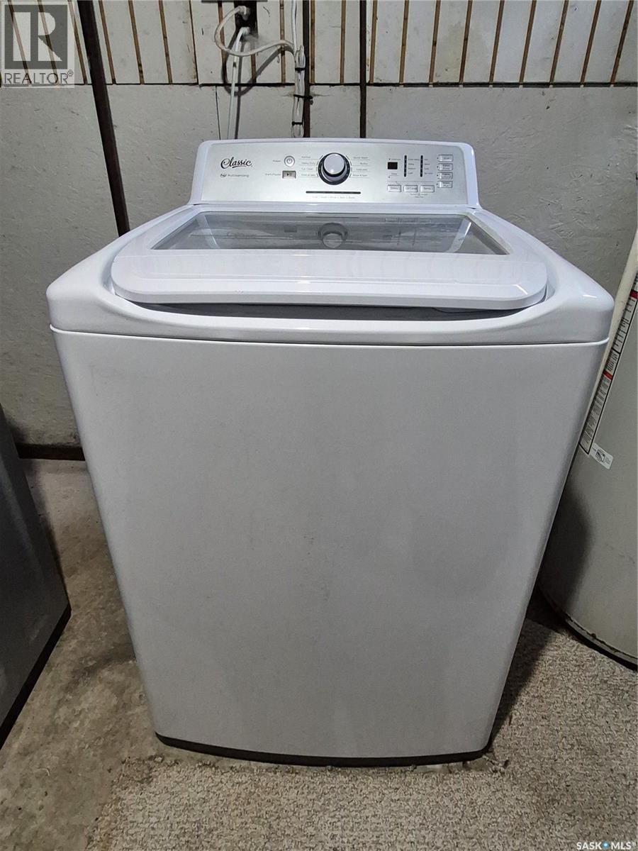 212 7th Street Ne, Weyburn, Saskatchewan  S4H 1C4 - Photo 15 - SK023760