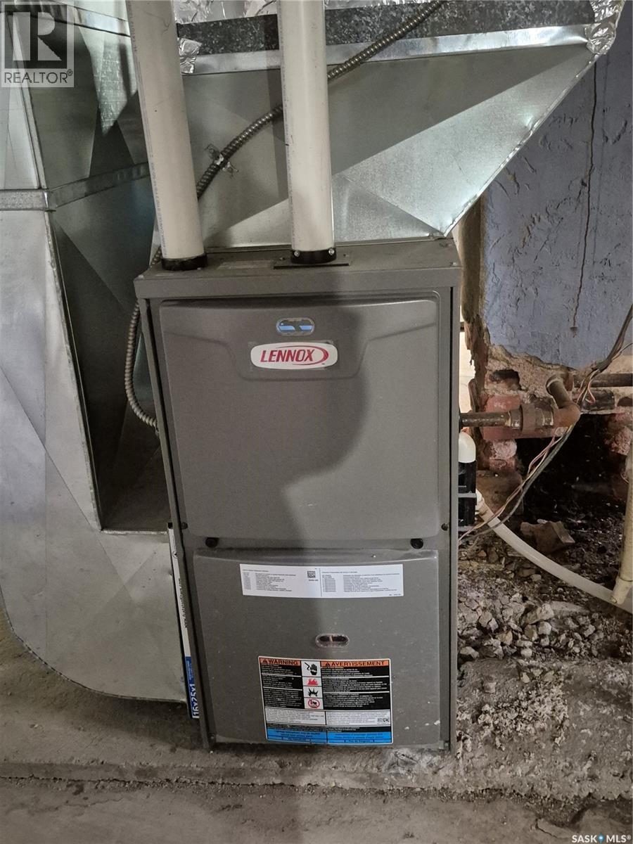 212 7th Street Ne, Weyburn, Saskatchewan  S4H 1C4 - Photo 16 - SK023760