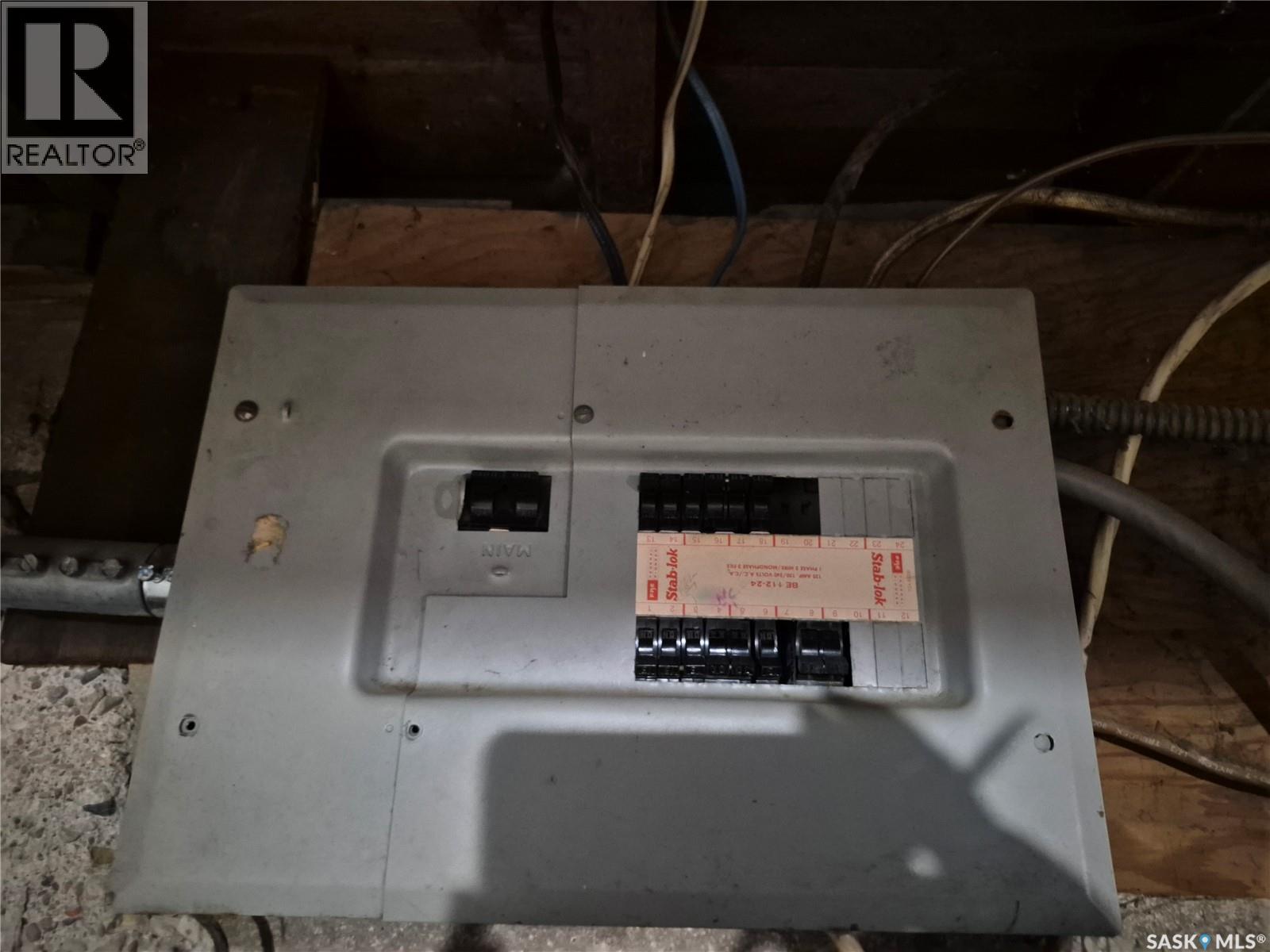 212 7th Street Ne, Weyburn, Saskatchewan  S4H 1C4 - Photo 19 - SK023760