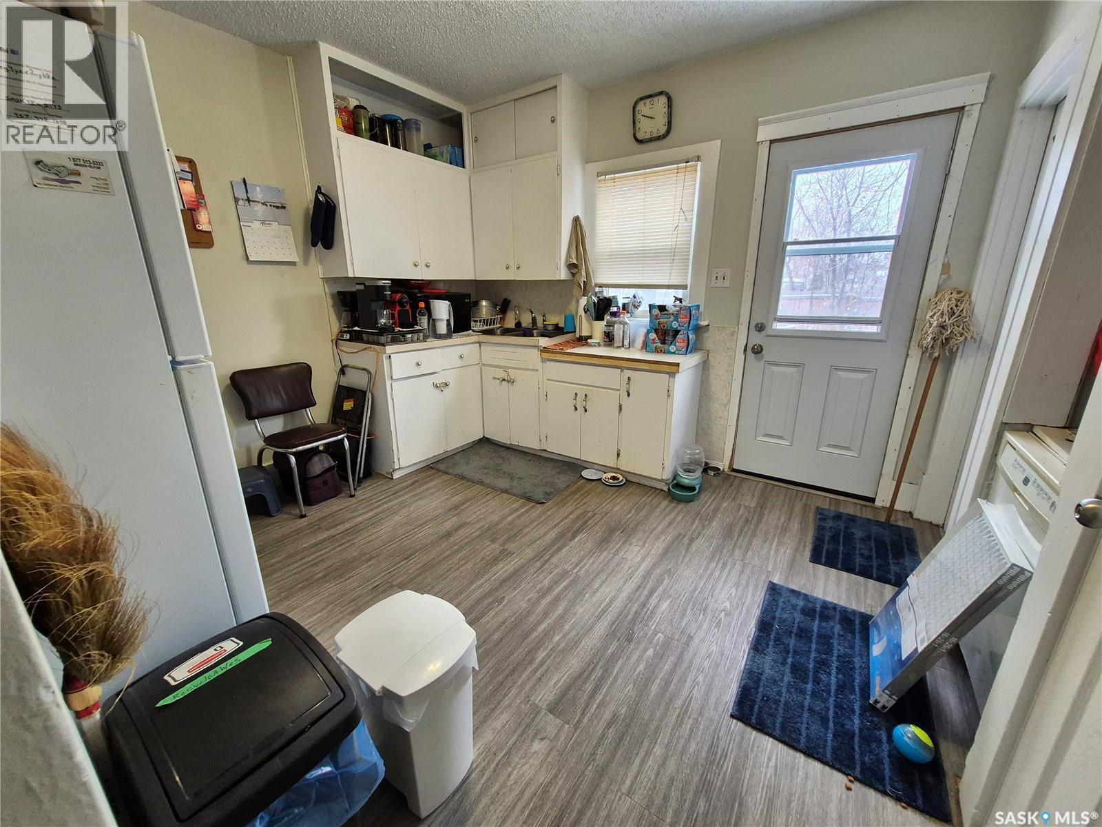 212 7th Street Ne, Weyburn, Saskatchewan  S4H 1C4 - Photo 6 - SK023760