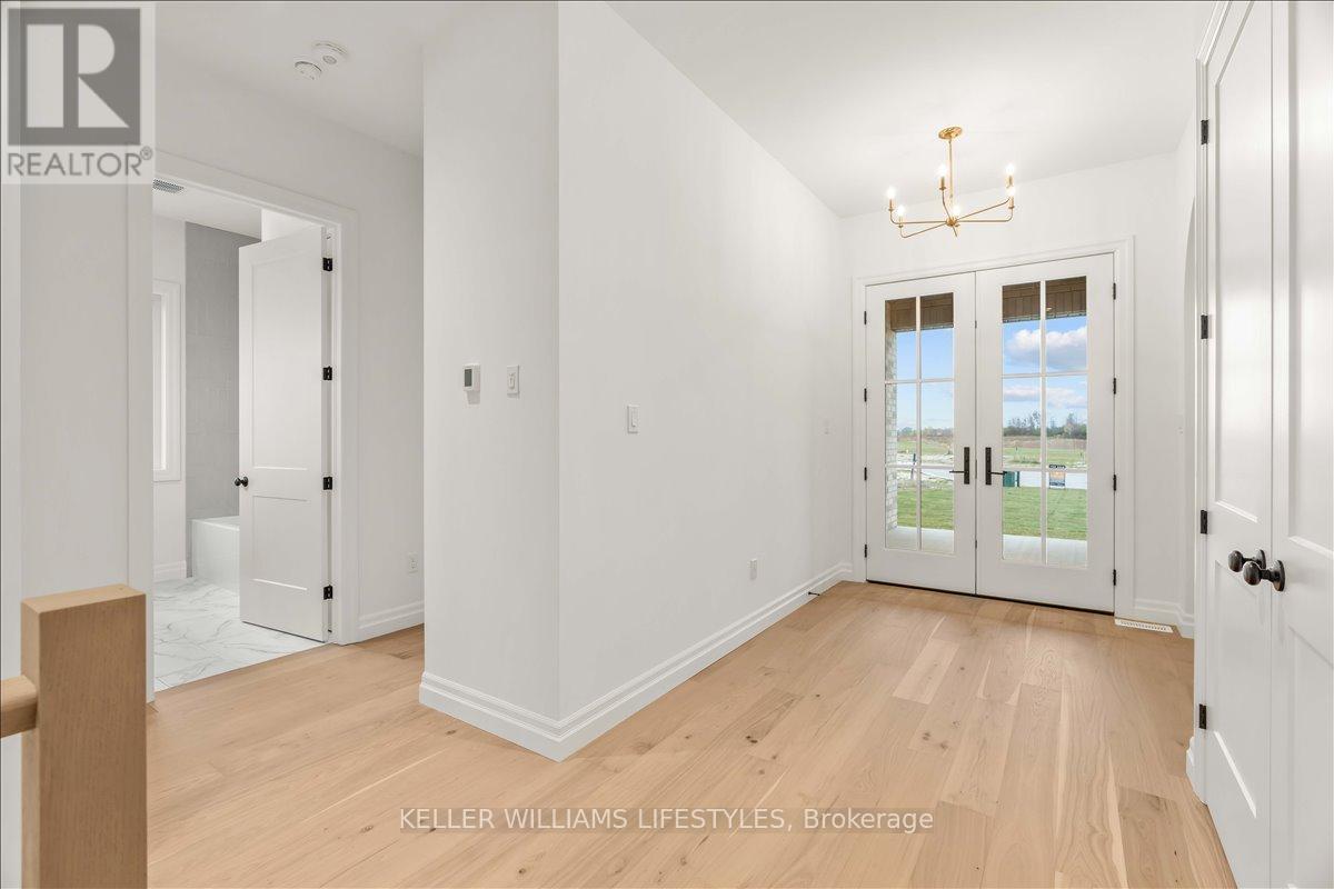 126 Fraser Crescent, Lambton Shores, Ontario  N0N 1J0 - Photo 10 - X12529492