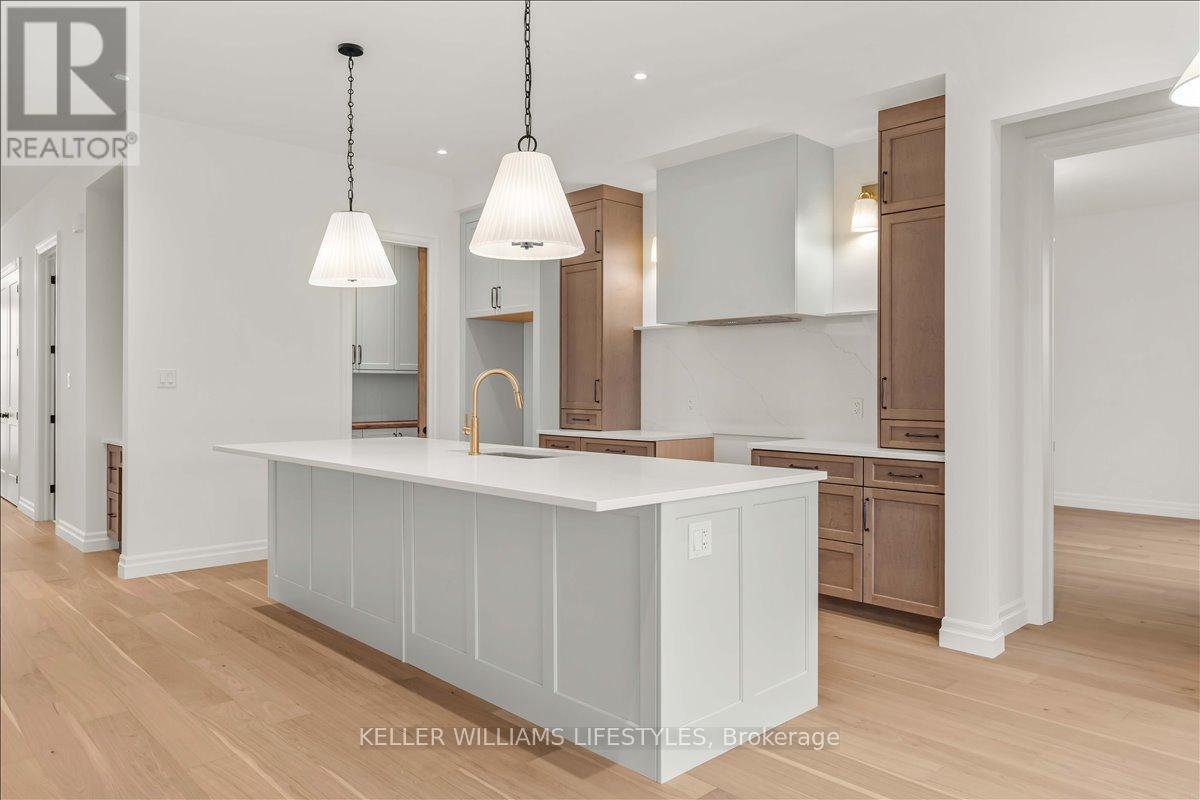 126 Fraser Crescent, Lambton Shores, Ontario  N0N 1J0 - Photo 16 - X12529492