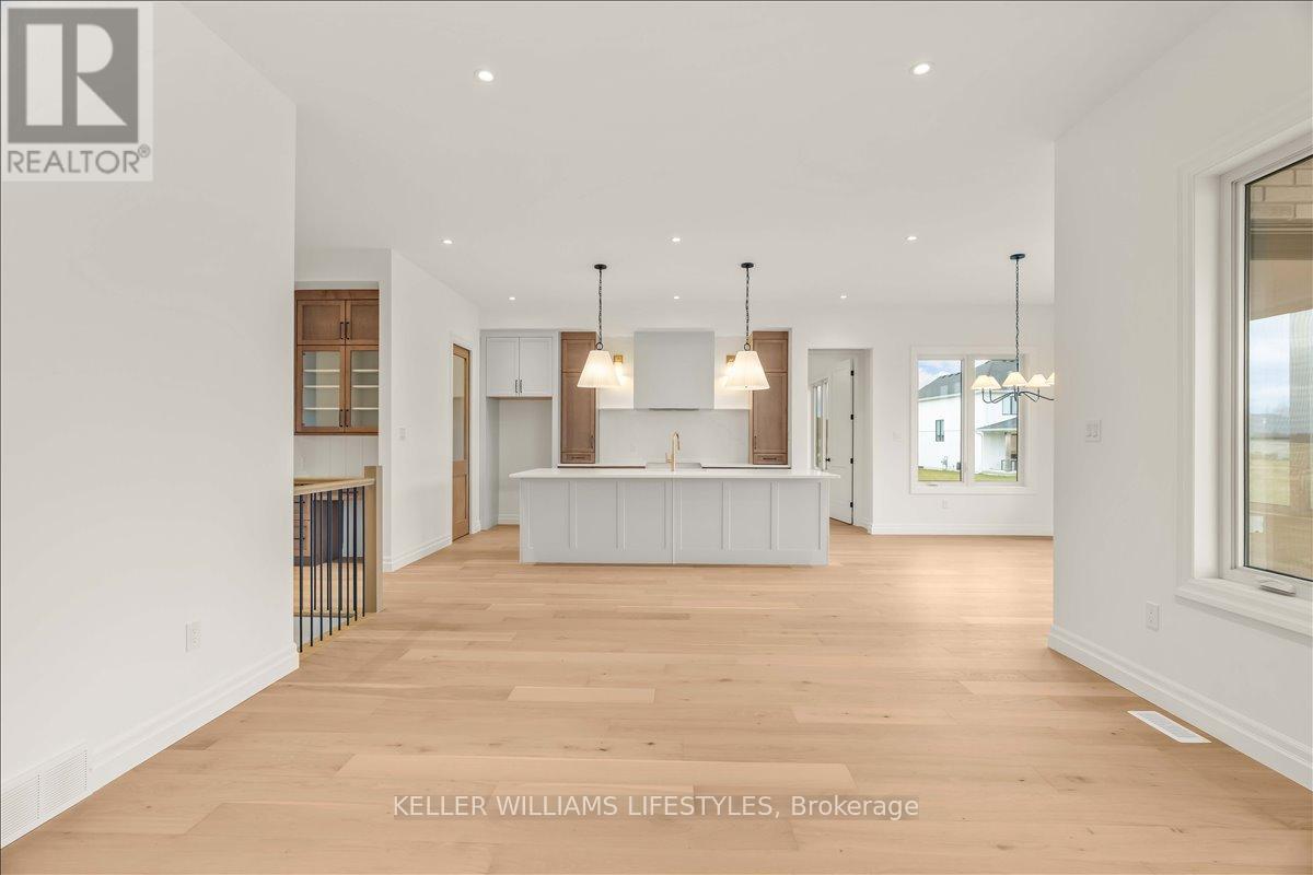 126 Fraser Crescent, Lambton Shores, Ontario  N0N 1J0 - Photo 22 - X12529492